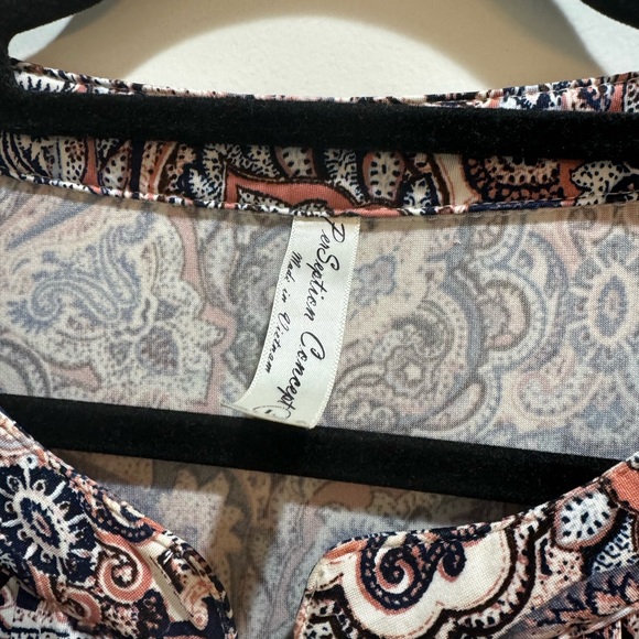 PerCeption Concepts Beige/Blue Paisley Top Pinned Front Buttons 3/4 Sleeves lar - Picture 2 of 7